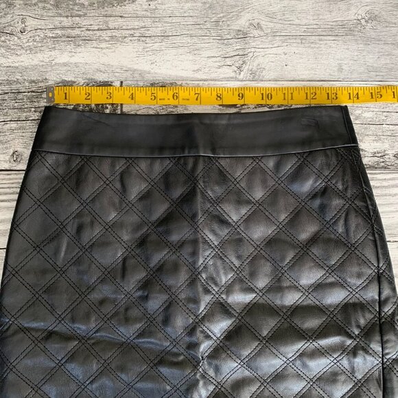 Banana Republic Faux Leather Black Quilted Pencil Straight Skirt Size 0 - Picture 11 of 14